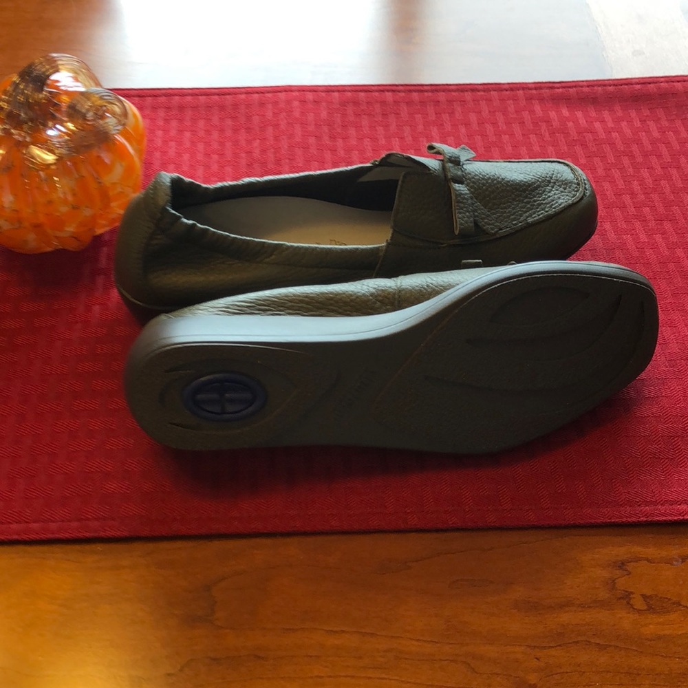 Shoes - Picture 3 of 3